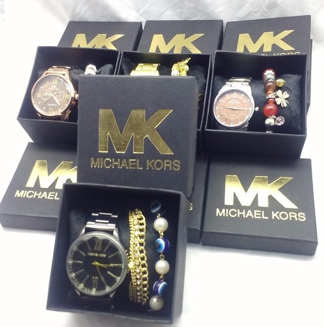 Kit 06 relógios feminino Michael Kors com caixa e pulseira